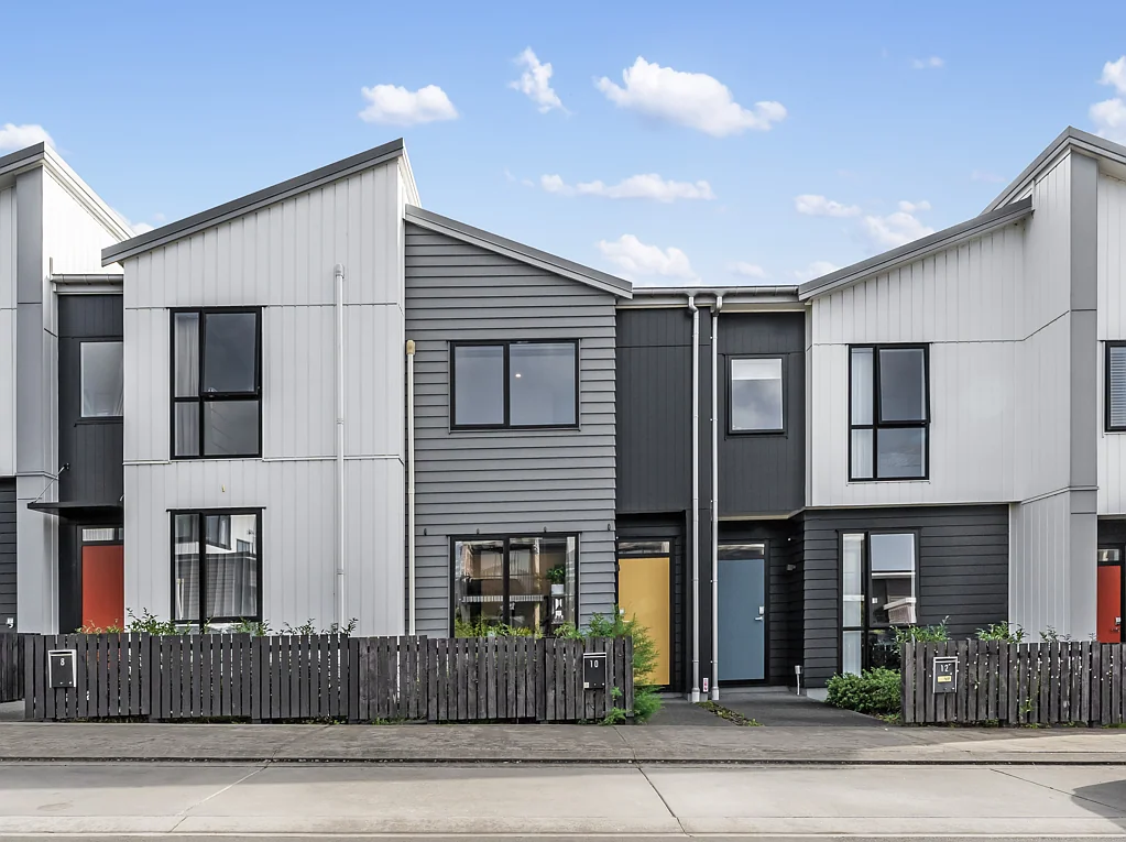 Hobsonville 2Moenga Affordable and loveable – two beds plus study!
