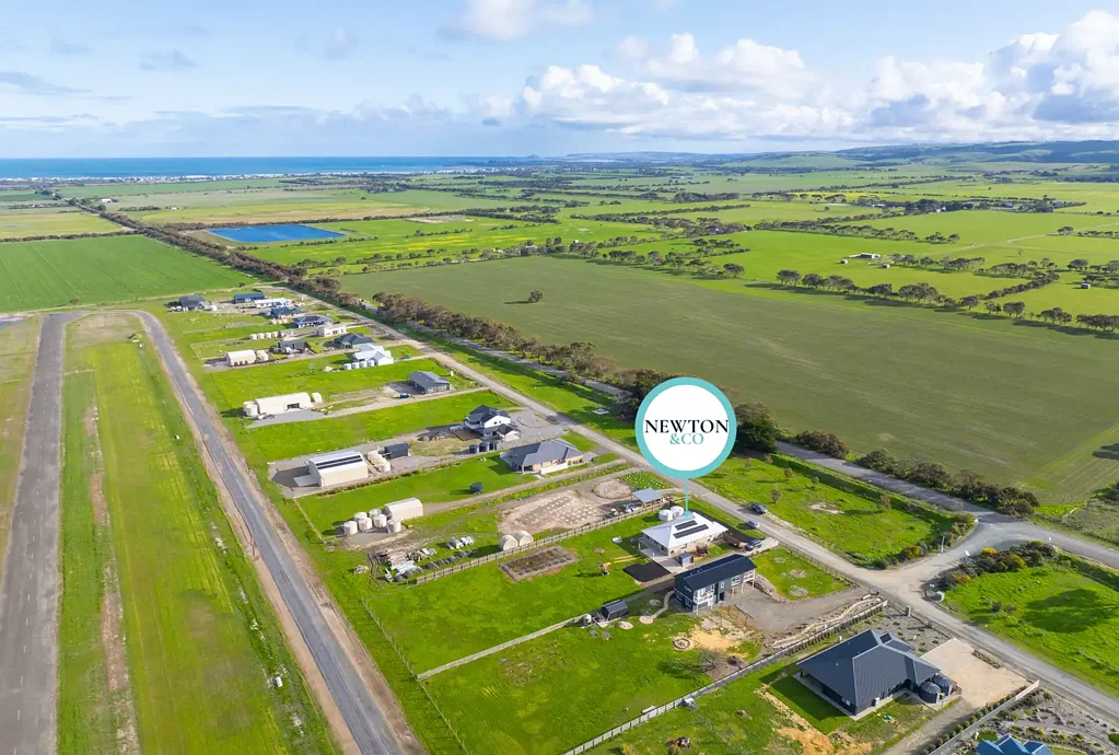 Goolwa 4房  A Home That’s Big on Space & Where Aviation Meets Everyday Living!