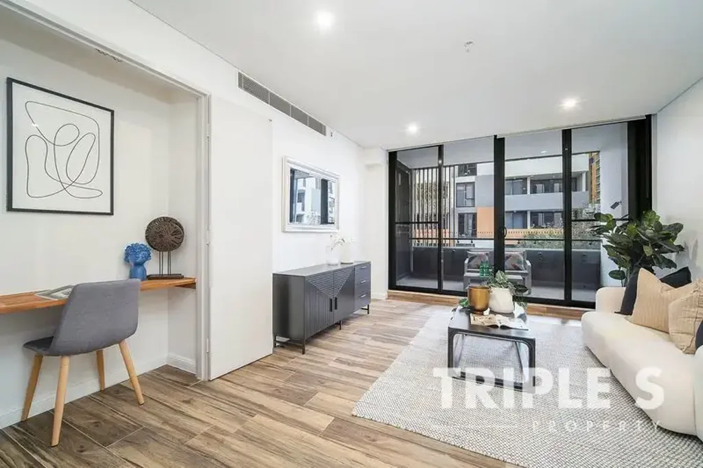 Eastgardens 2 Bedroom Spacious Bedroom | North Aspect | Garden View