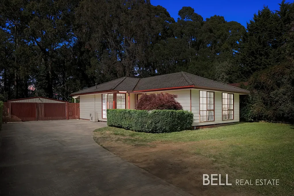 15 Kitchener Parade, Cockatoo, VIC 3781