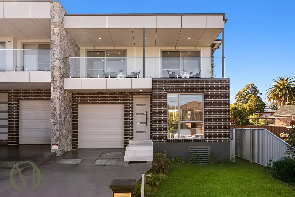 Dundas 5房 Dundas最受欢迎地段之一的奢华家庭生活 Luxury Family Living in One of Dundas' Most Sought-After Locations