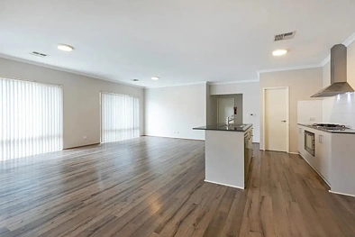 客厅 - 46 Sunstone Boulevard, Treeby, WA 6164