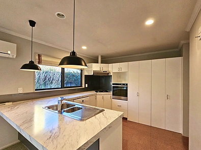 Spacious & Sunny Springlands Home