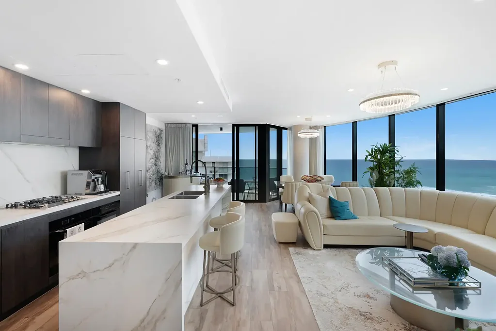 Main Beach 3Phòng ngủ Refined Coastal Luxury | Expansive Ocean Outlooks