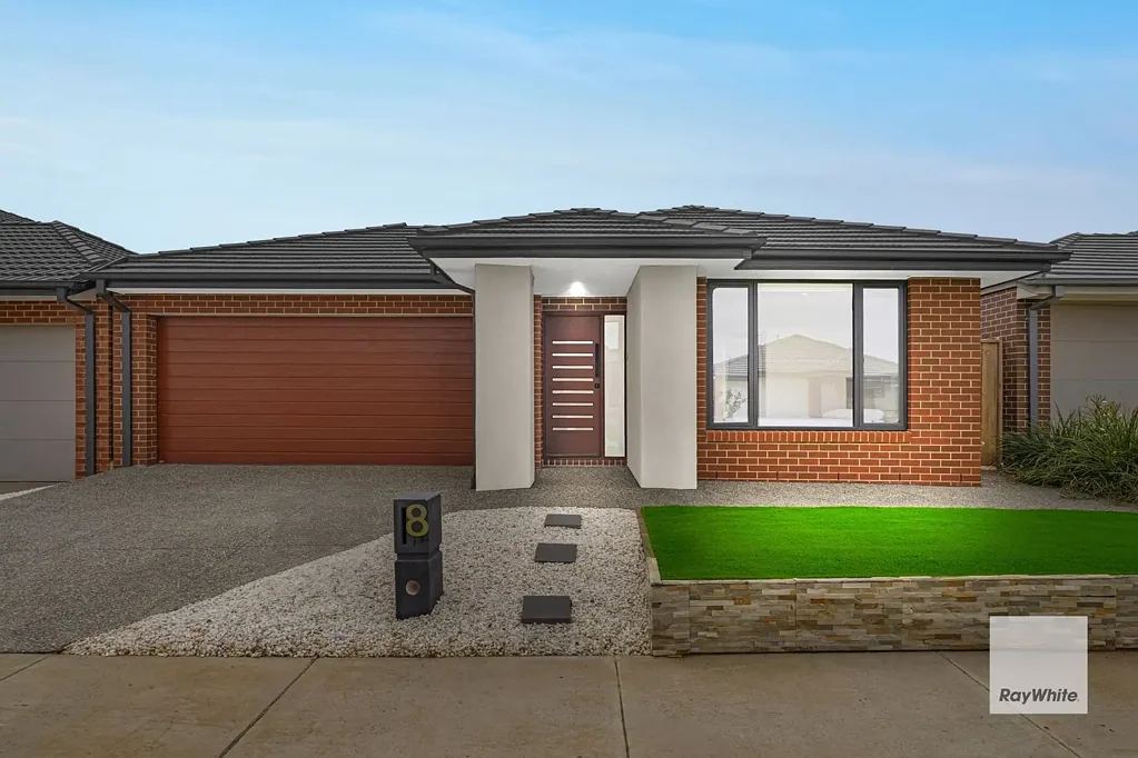 8 Minbalup Street, Mambourin, VIC 3024