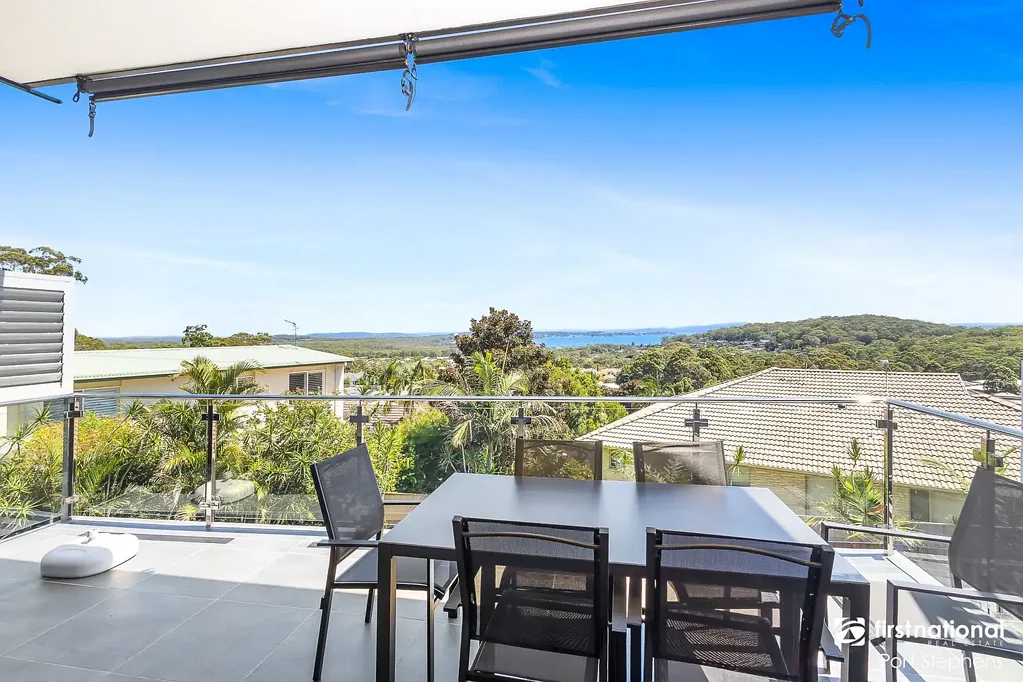 Corlette 3Zimmer Modern Torrens Title Living with Stunning National Park backdrop and Waterviews