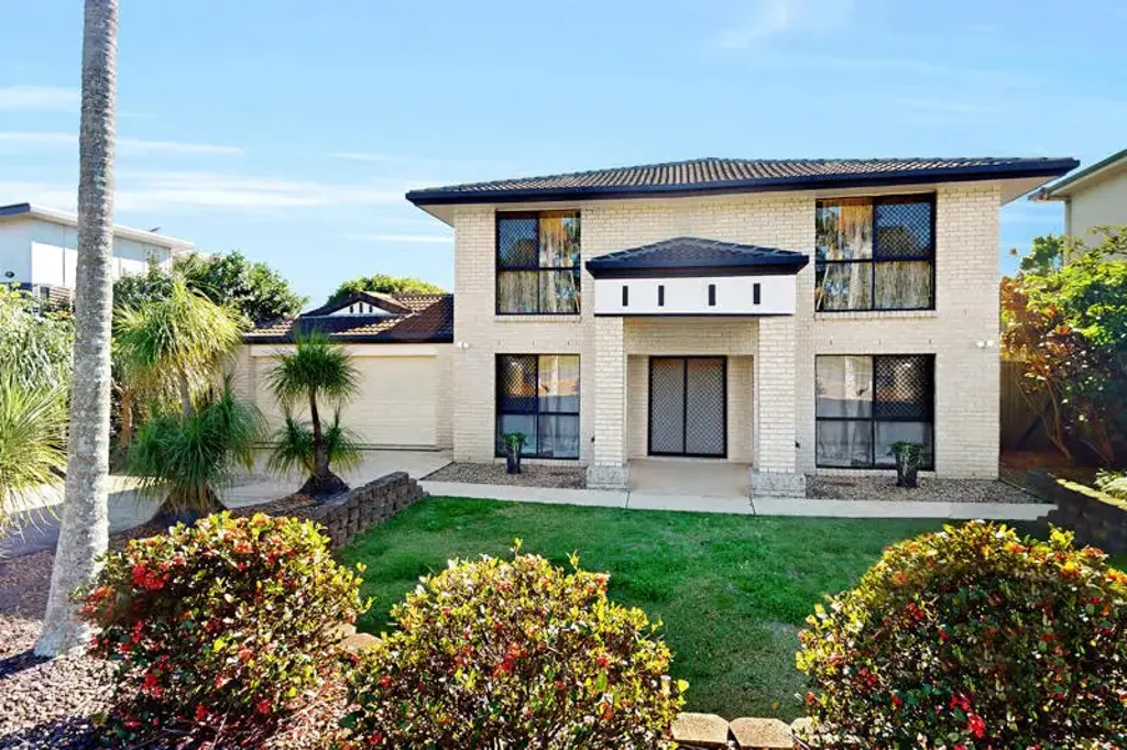 Spacious Family Haven
"4/5 Bedrooms and 4 Living Areas Await!" 

CLICK 3D TOUR