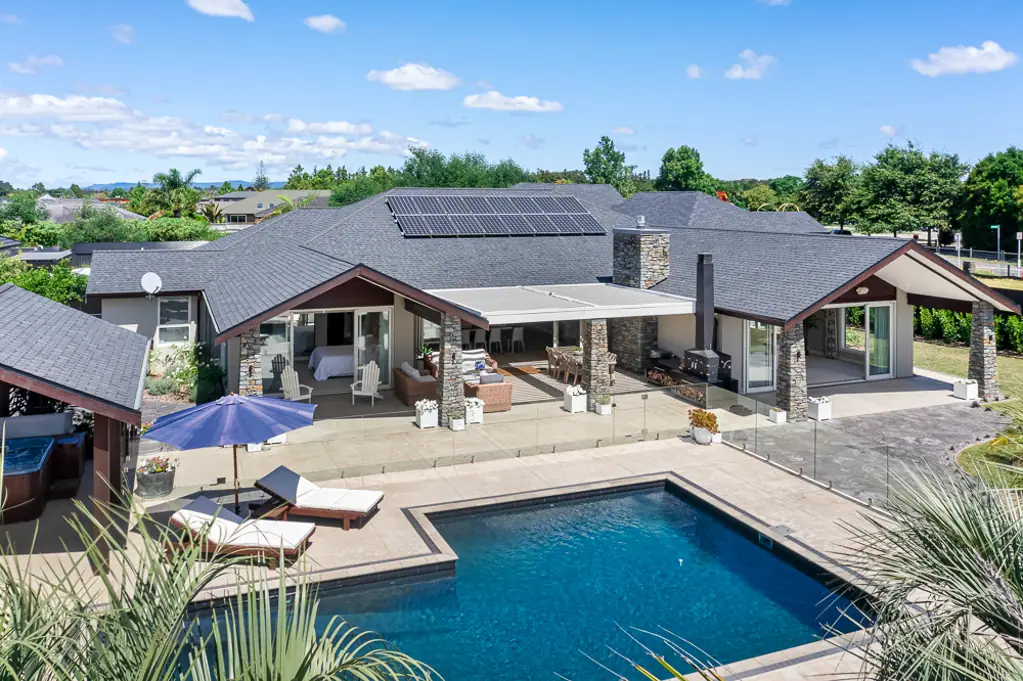 Riverhead 4ਬੈੱਡਰੂਮ Ready to Sell-Masonry Home, Pool & Triple Gge