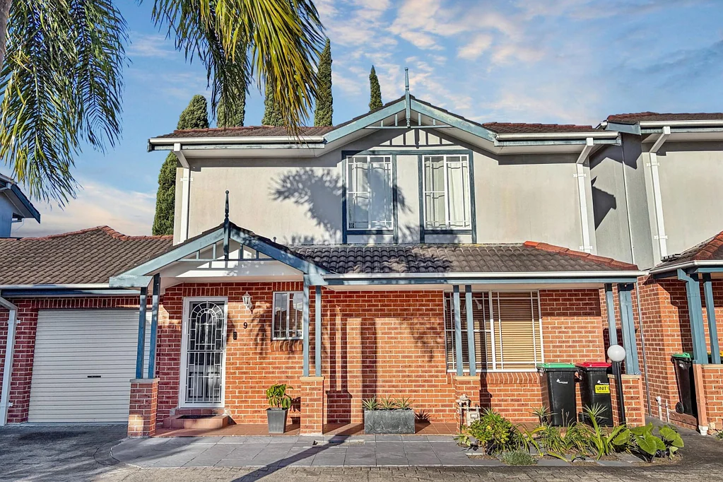 Convenient Modern Living in a Vibrant Bexley Location!