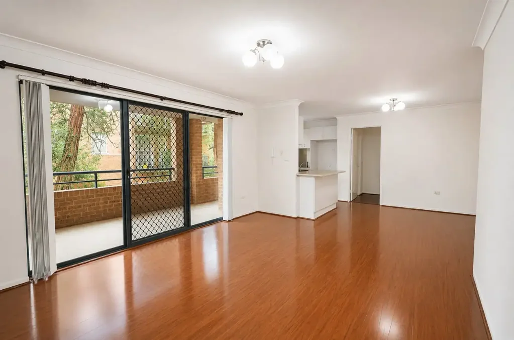 2 bedroom unit in GREAT LOCATION!!