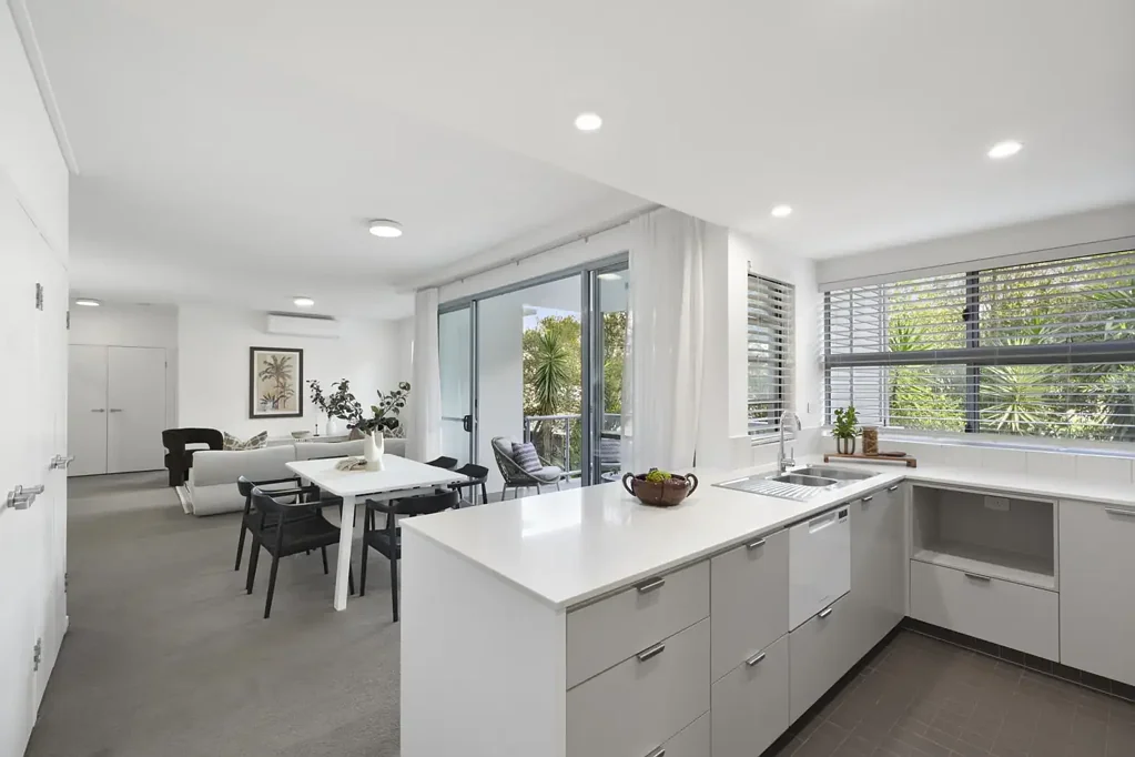 Robina 2房  SPACIOUS, STYLISH, EXCEPTIONAL FLOORPLAN AND SUPERBLY POSITIONED