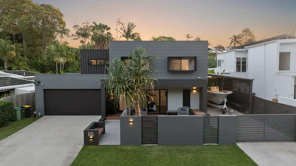 Alexandra Headland 4 Bedroom Modern, forever home, near the Beach