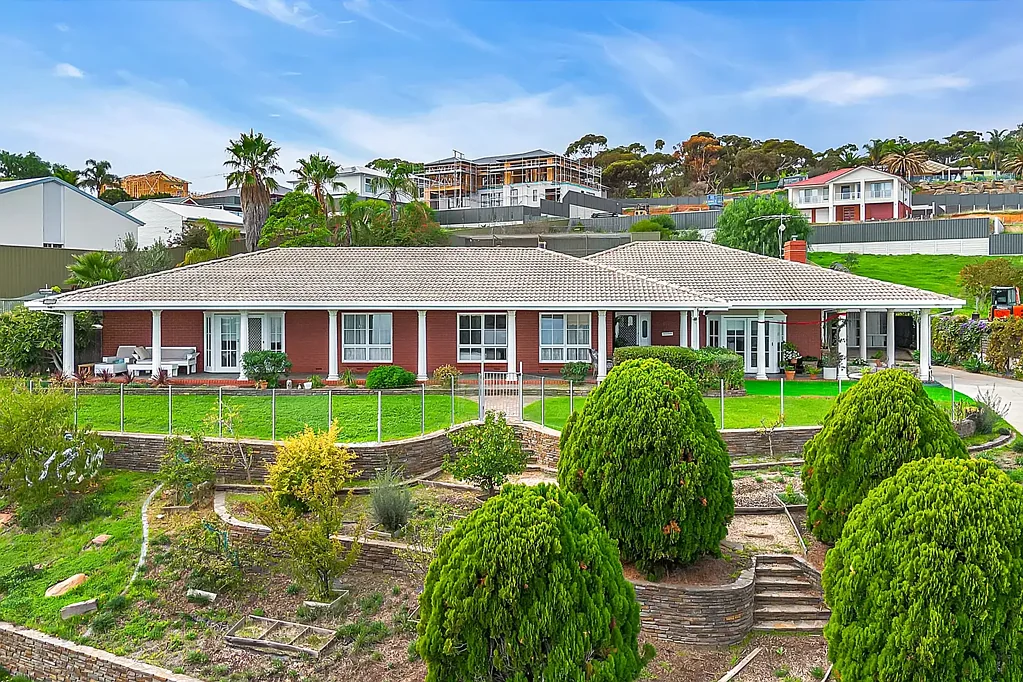 Salisbury Heights 4chambre The Ultimate Family Entertainer On 2,077sqm With Sweeping Gulf Views