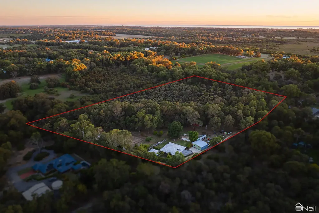 Baldivis 3 Bedroom RARE RURAL PRIVACY ON 5.6Ha WITH RENOVATION UPSIDE