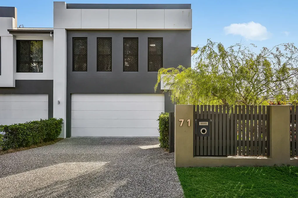 Castle Hill 4Phòng ngủ Luxury views with effortless living