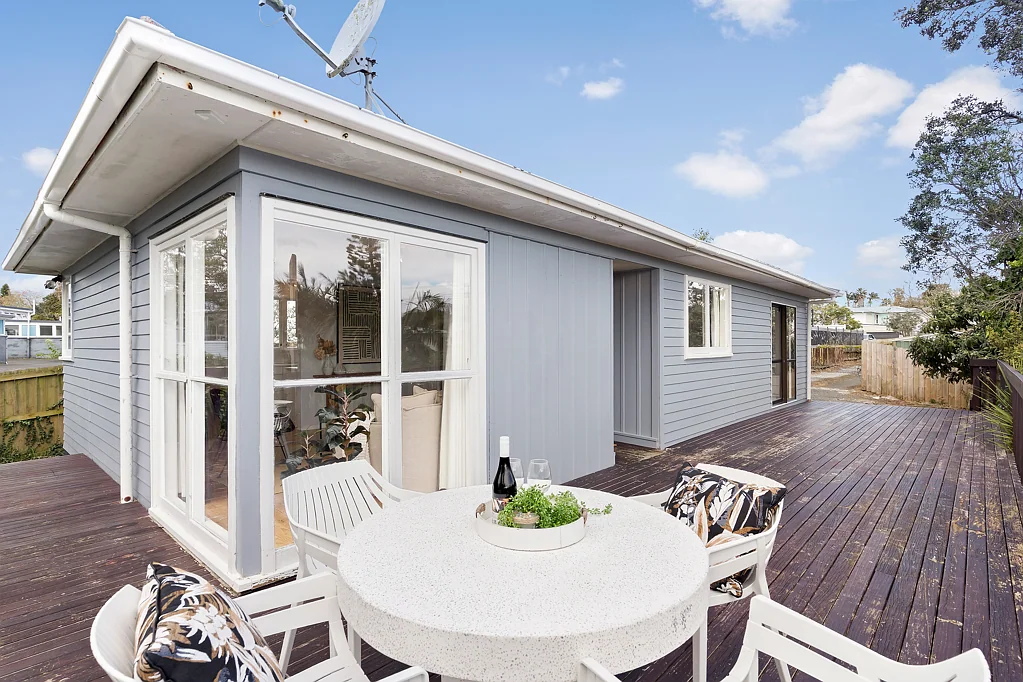 6 Gilpin Place, Beach Haven, North Shore City, Auckland