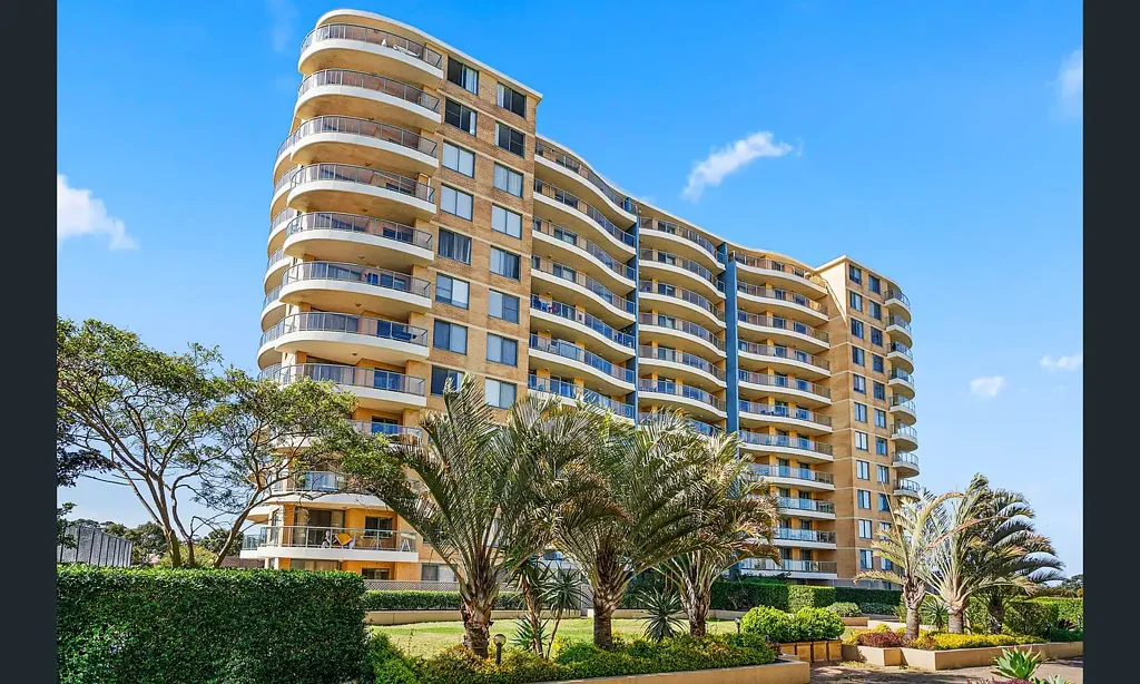 Renovated Two Bedroom In Resort Style Complex