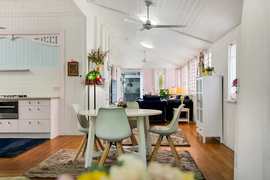 Cairns North 2कमरा Quintessential Queenslander Filled with Character & Charm