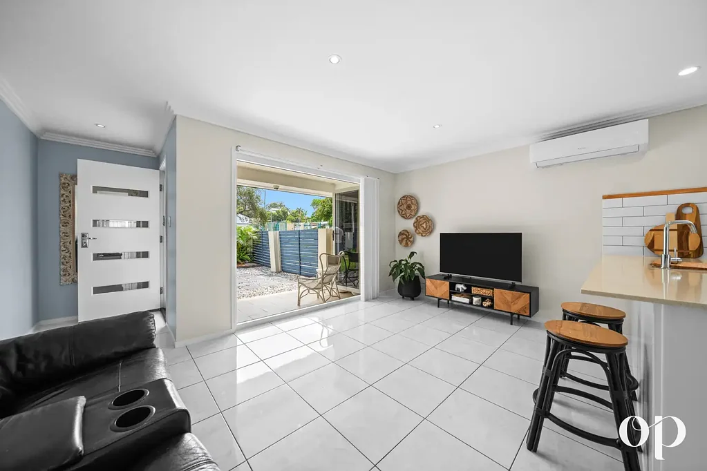 1/9 Coral Avenue, Labrador, QLD 4215
