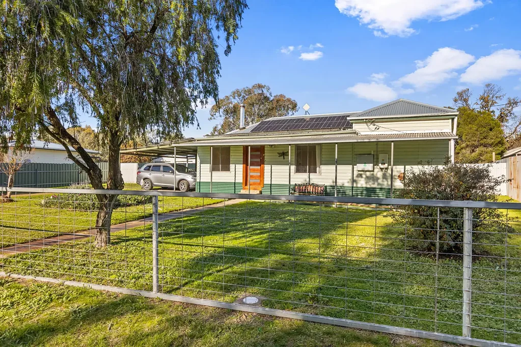 Tarcutta 3房  Spacious Family Home on a Generous 1,924 sqm Block