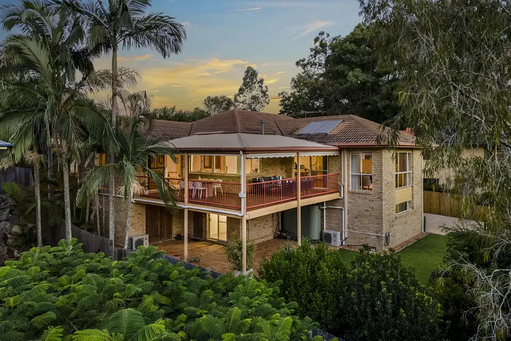 15 Satin Wood Place, Chapel Hill, QLD 4069