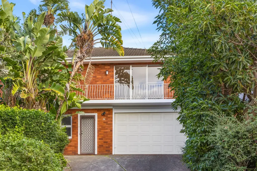 CHARMING COASTAL HOME IN PRIME LOCATION