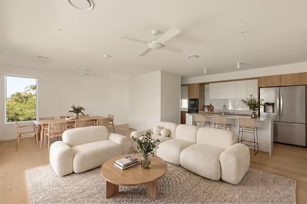 Brand New 3 Bed with Extra Multipurpose Room & Double Garage 3-Level Luxurious Villa!Walking Distance to Margate Beach and Shopping Centre!
