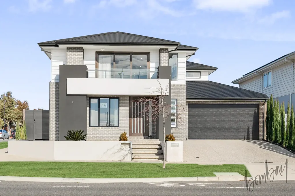 Mickleham 5chambre Highly Upgraded park facing home...