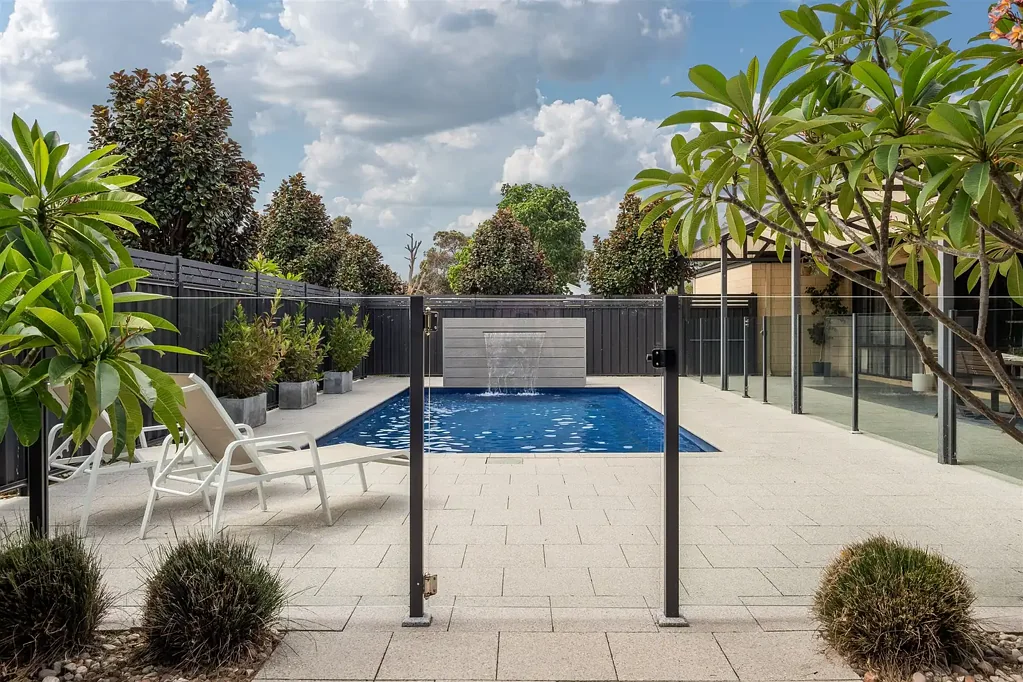 Vasse 4Zimmer Live big in Vasse — pool, workshop & room to breathe.