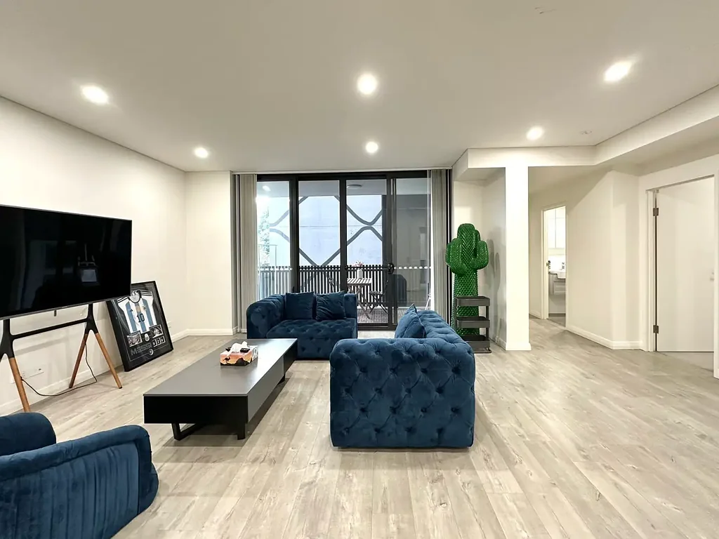Furnished 3 bedrooms 3 bathrooms apartment with 2 car park spaces!