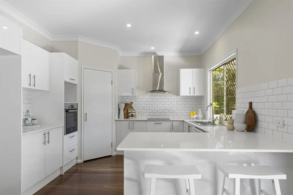 Eatons Hill 4Kwarto Fully Renovated Family Home with Stunning Kitchen and Expansive Entertaining Deck Capturing Cooling Breezes