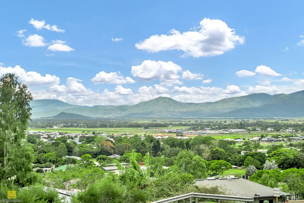 Gordonvale 4chambre Open Saturday 11:00am to 11:45am - Act Now - Executive Family Living with Breathtaking Views, Exceptional Space & Ultimate Serenity on 1,063m2