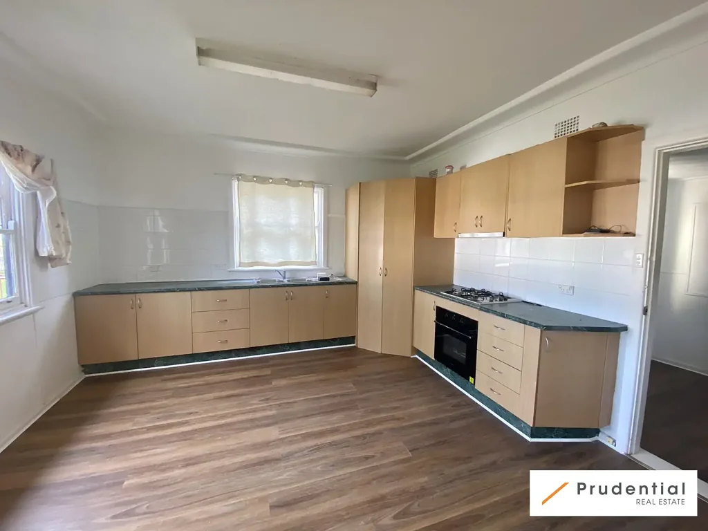 4 BEDROOM HOME IN PRIME LOCATION