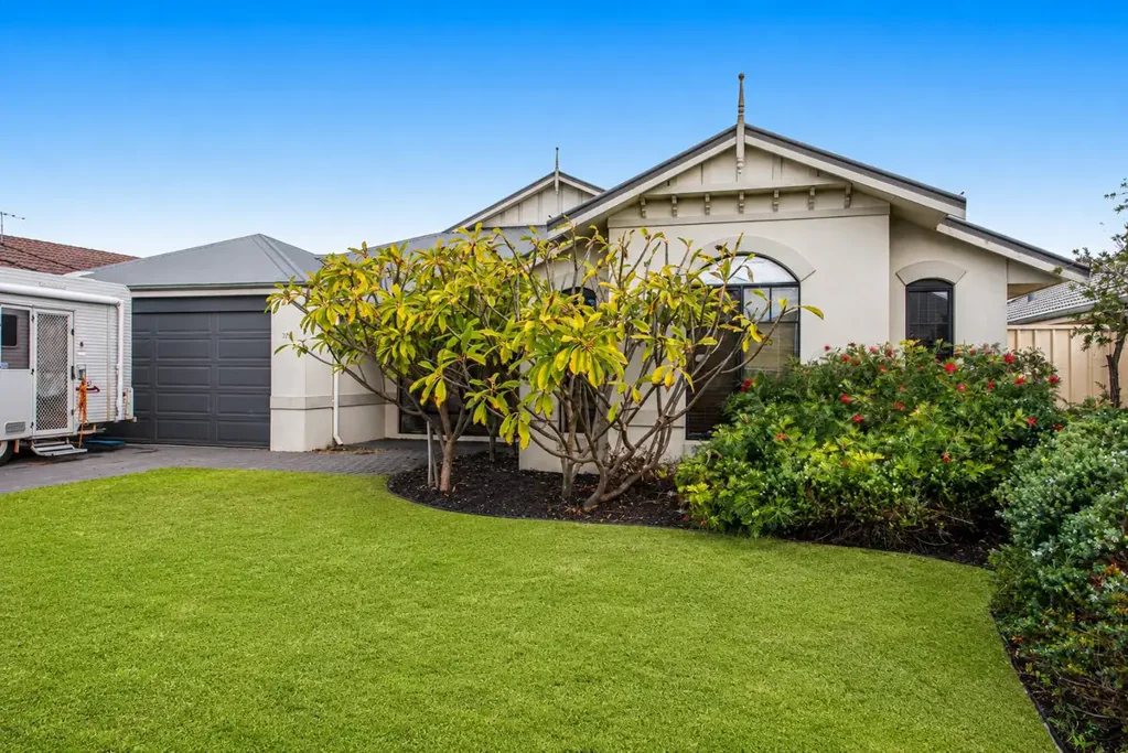 Lakelands 4ਬੈੱਡਰੂਮ Spacious Family Living Close to Schools, Shops & Transport