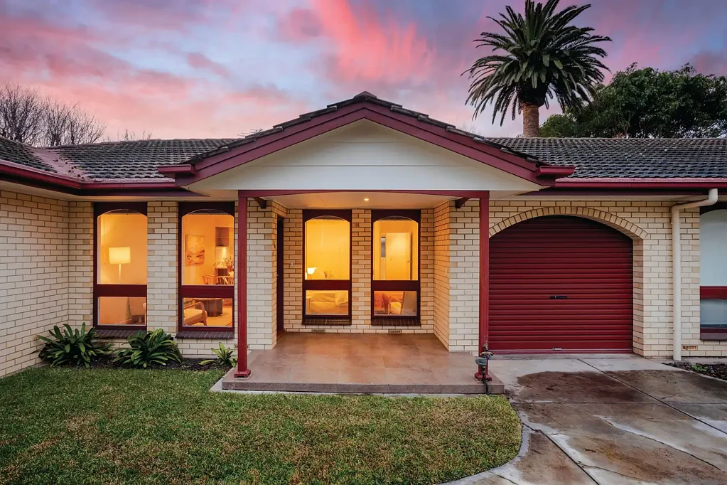 Norwood 2Zimmer Low-Key Living in a Revered Location with a Perfectly Reset Homette.