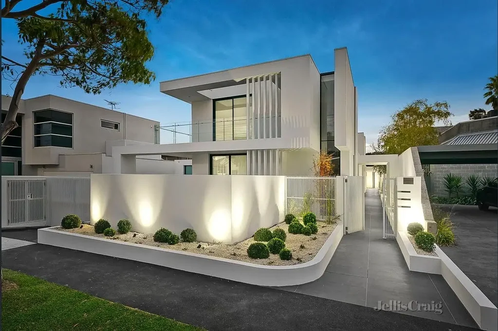 EXCLUSIVE FAMILY LIVING