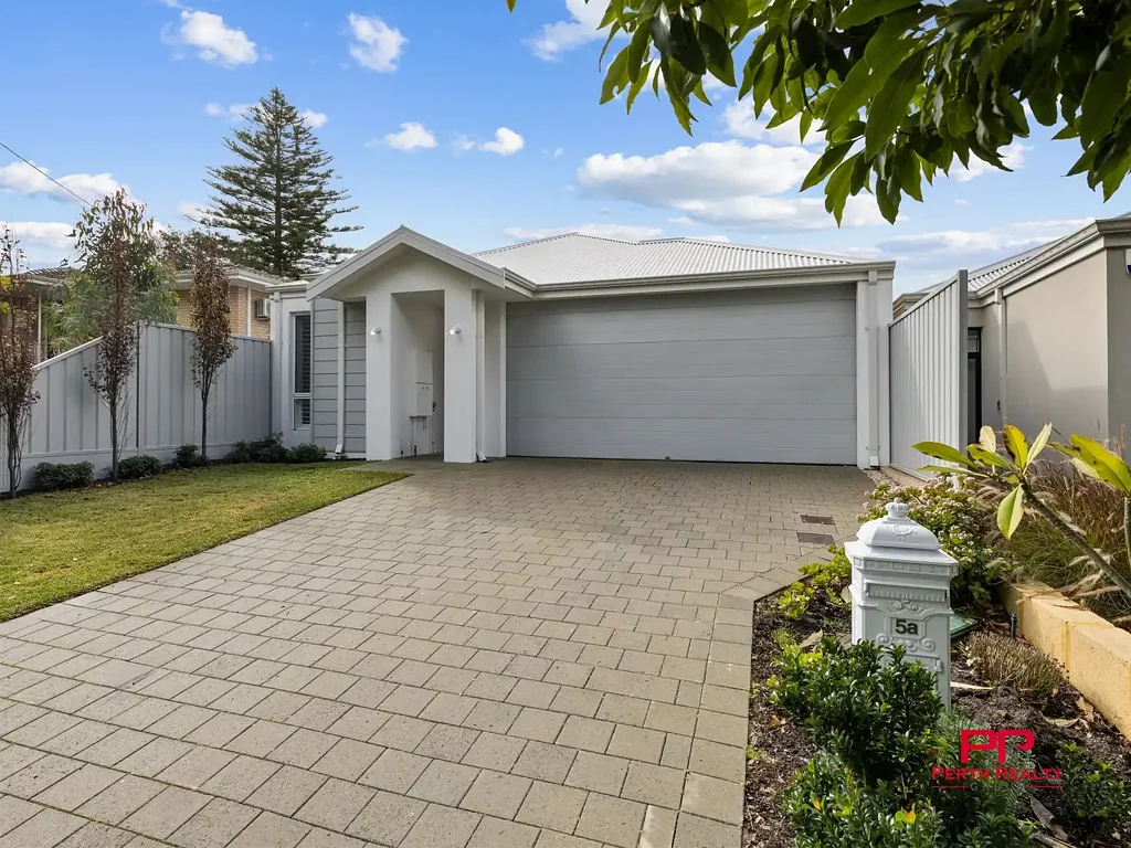 Spacious 3-4 Bedroom Bayswater Home with Theatre Room - Close to Ashfield Station, Schools & Cafés