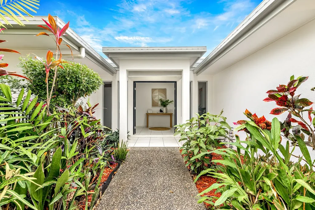 19 Springbrook Avenue, Redlynch, QLD 4870