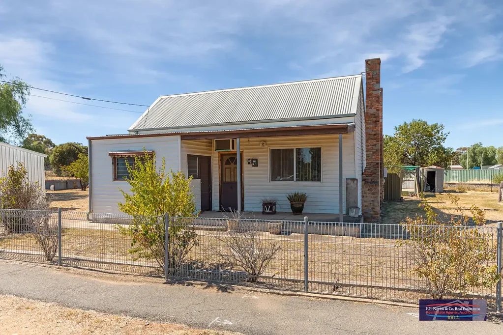 Inglewood 3Kwarto Character-Filled Miners’ Cottage with Extensive Shedding