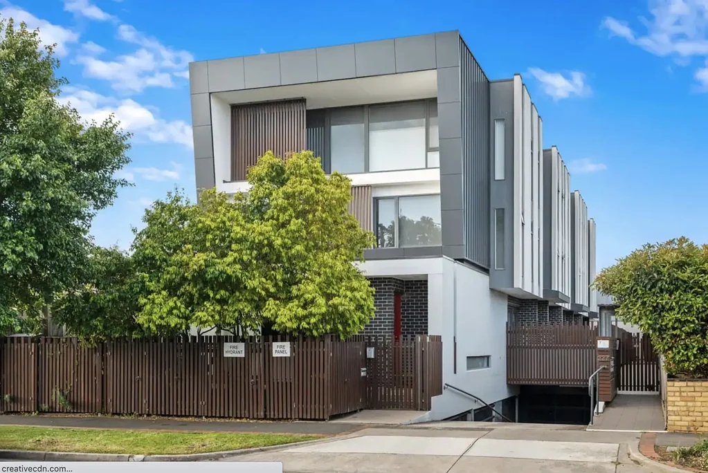 Tri-Level Mckinnon Luxury