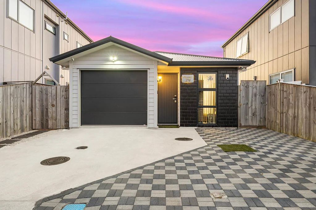 Papakura 3房  Standalone brick home in Kauri flat.