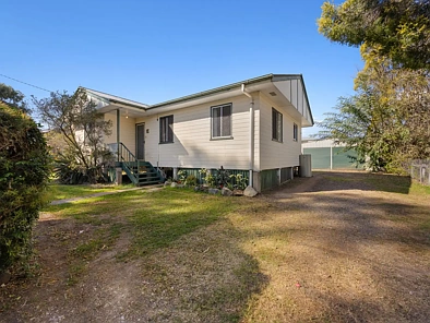 Raceview 3 Slaapkamer First Home or Investment Opportunity with Vacant Possession and Side Access