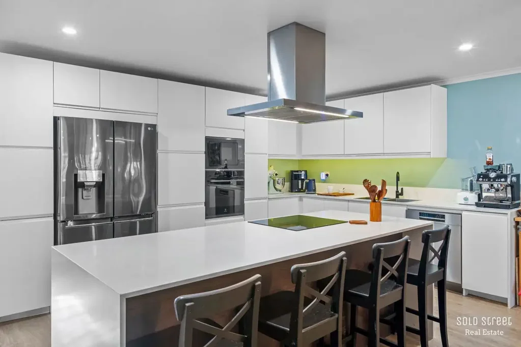 Oxenford 3Habitaciones Beautifully Renovated Duplex Offering Space, Style and Exceptional Versatility