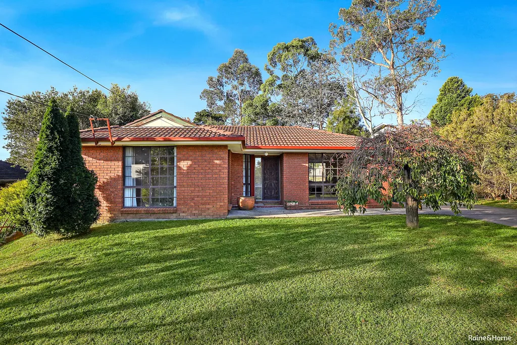 Moss Vale 3房  Expansive 1,177sqm Block Only Being Moments From Town