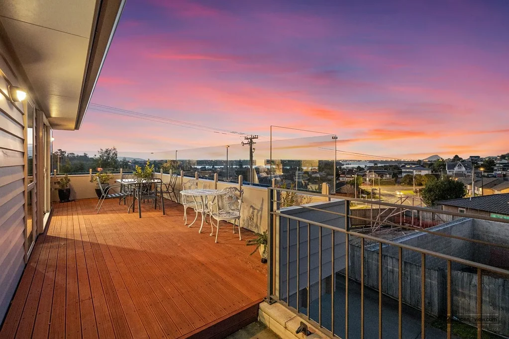 Welcome Bay 4 Bedroom Big home, Big Views, Big Opportunity