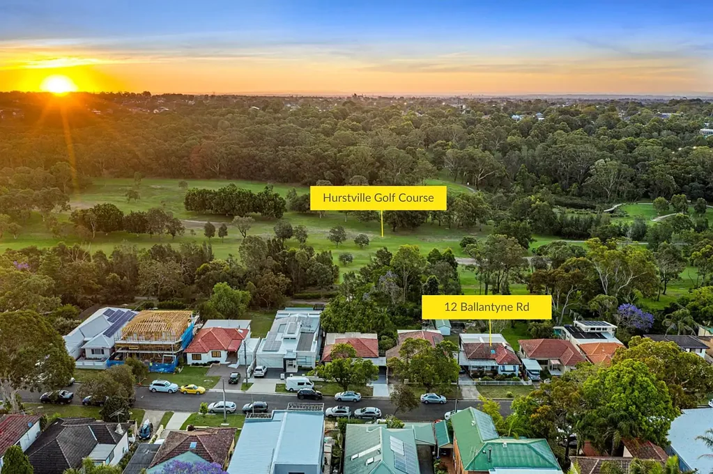 Mortdale 4બેડરૂમ Family Home with Stunning Outlook on 752sqm Block