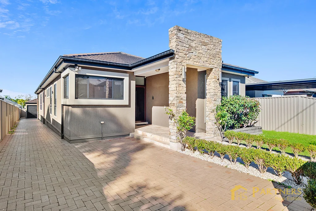 Guildford 5कमरा Comprehensively Appointed Home in Guildford