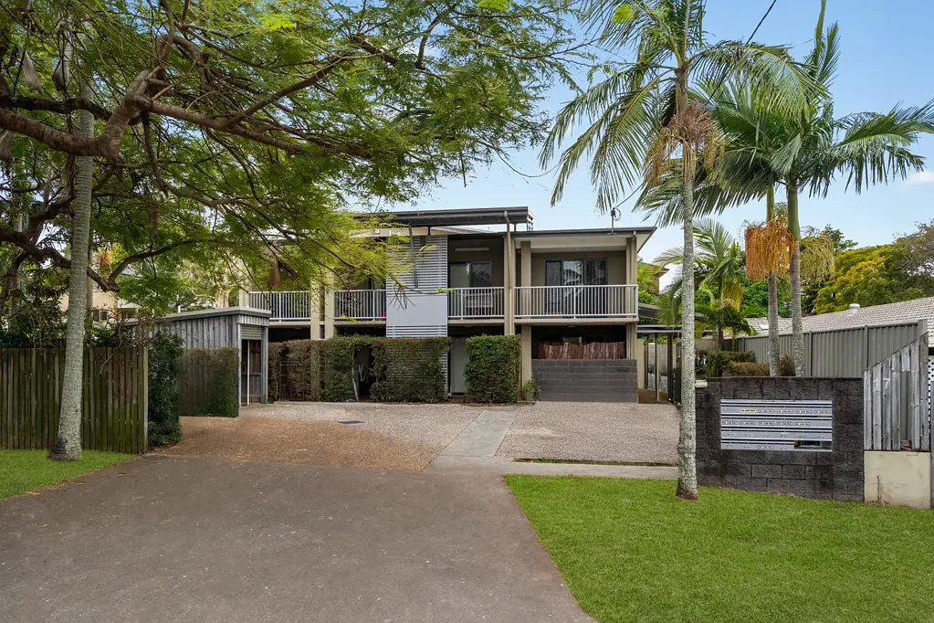 NEWLY RENOVATED SELF-CONTAINED STUDIO - IN THE HEART OF NUNDAH!