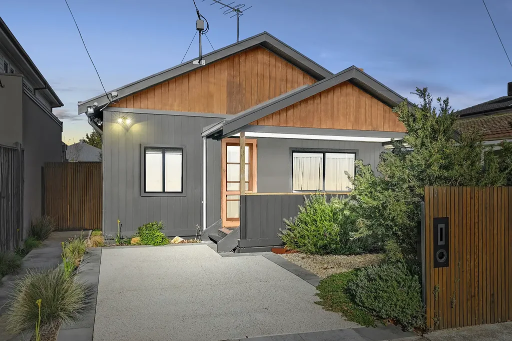 Newport 3ห้องนอน Stunning Renovation, Sought-After Location