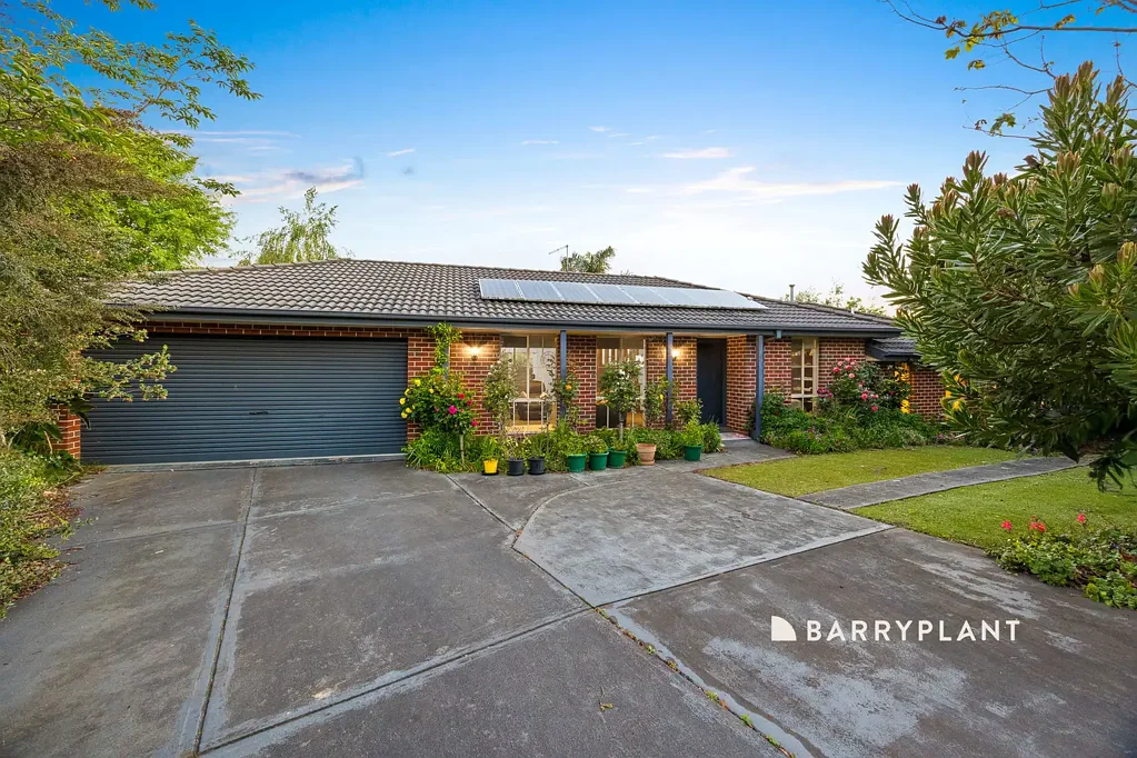 Drouin 3ห้องนอน Quiet, Convenient, and Perfectly Positioned on Palm Square